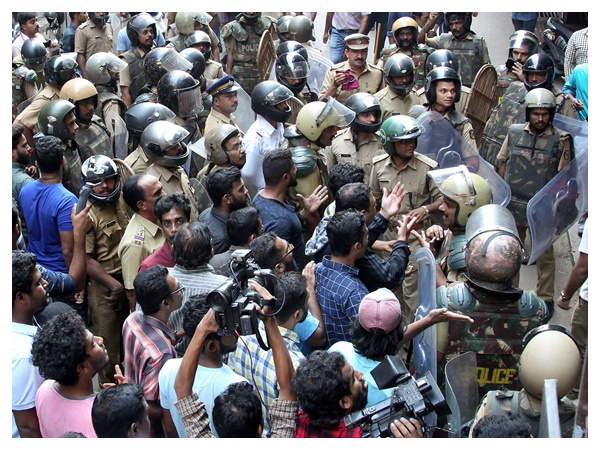 നാടിളക്കി അറസ്റ്റ്