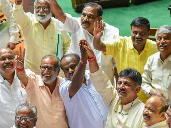ബിജെപിയുടെ 104 എംഎല്എമാര്