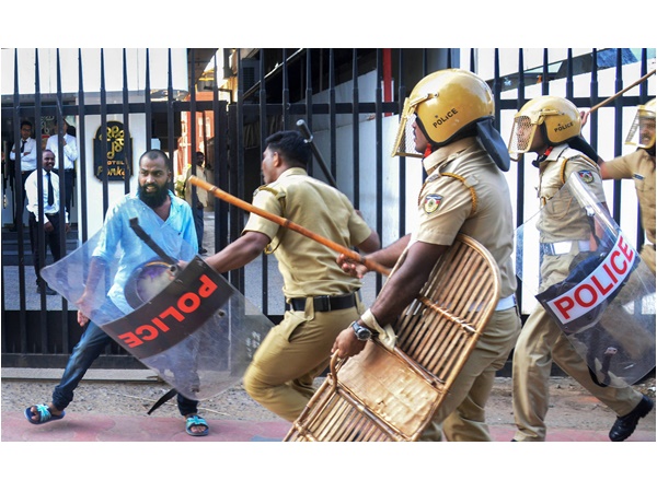 പ്രതിരോധിച്ച് ജനങ്ങൾ