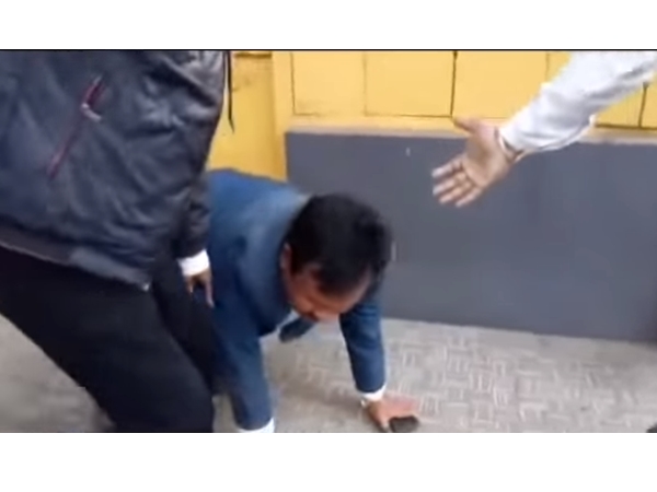 ആദ്യം കരിങ്കൊടി