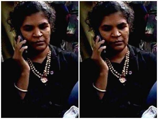 പട്ടികകൊണ്ട് തലയ്ക്കടിച്ചു