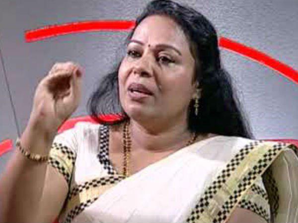 പൊതുവേദിയിൽ