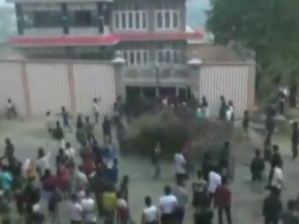 ഉപമുഖ്യമന്ത്രി വീട്ടിലും അക്രമം