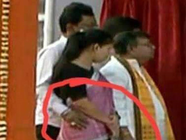 കടന്നുപിടിച്ചു