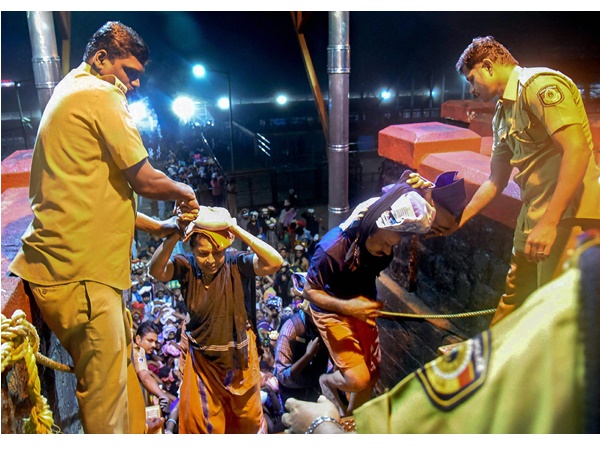 ഭരണഘടനാ ധാര്മികതയ്ക്ക് വിധേയം
