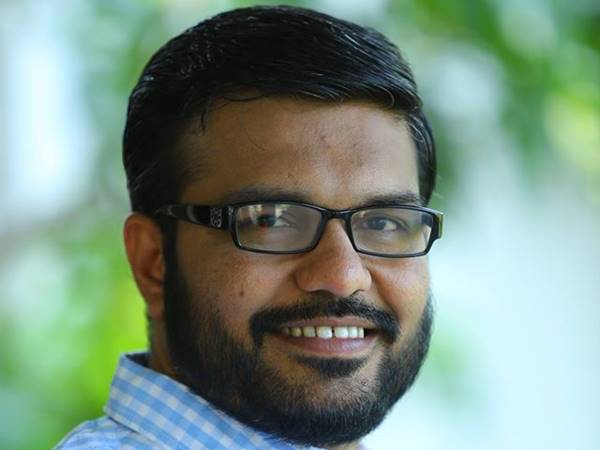 തിണ്ണ നിരങ്ങി അയിനാണ്...