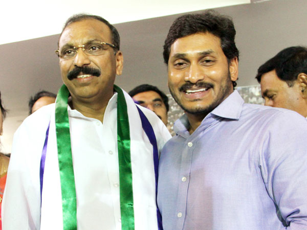 കൂടുതല് നേതാക്കള്