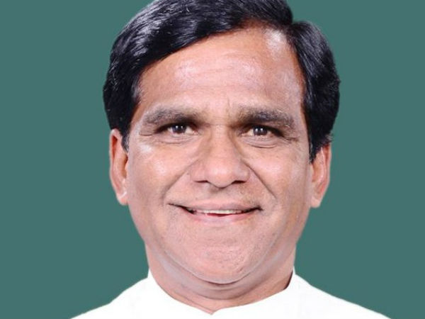 പണം വാഗ്ദാനം ചെയ്യുന്നു