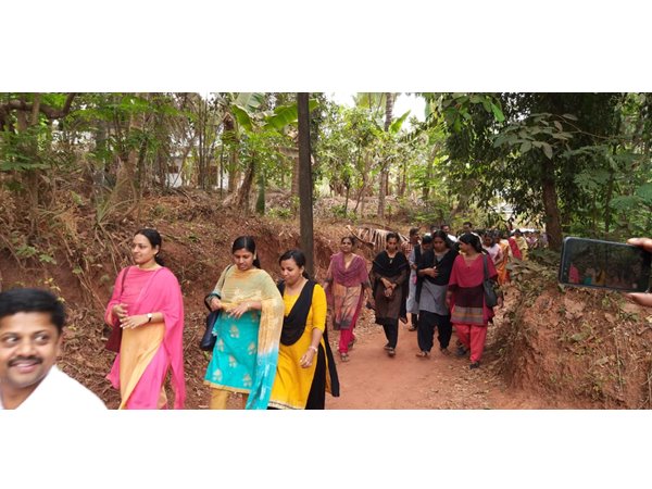 അമിതമായി ഇരുത്തി പഠിപ്പിക്കുന്നു