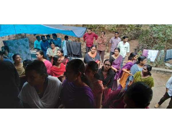 വയോധികരെ ഭീഷണിപ്പെടുത്തി