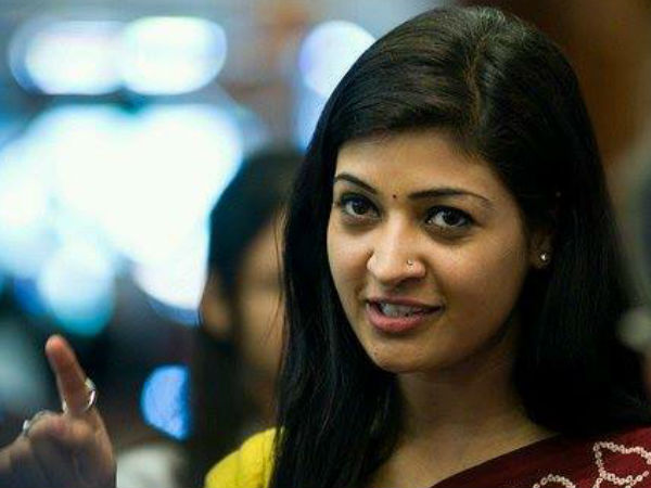 യൂത്ത് കോണ്ഗ്രസ് മുന്നേതാവ്