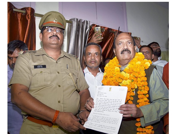 പാർട്ടിയിൽ നിന്നും പുറത്തേയ്ക്ക്