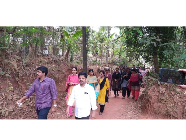 പരാതി പിൻവലിക്കണമെന്ന് താക്കീത്