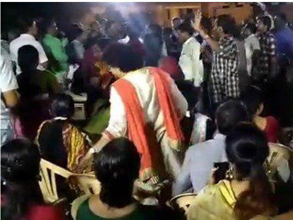 ചര്ച്ചയ്ക്കിടെ