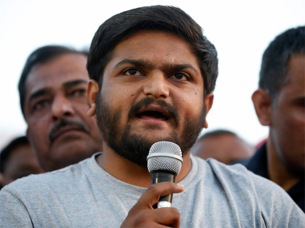 മത്സരിക്കാനുറച്ച്