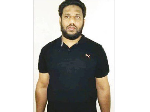 ടീ ഷര്ട്ടും ജീന്സും