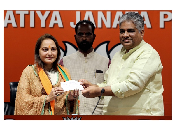 തെലുങ്ക് ദേശം പാർട്ടിയിൽ തുടക്കം