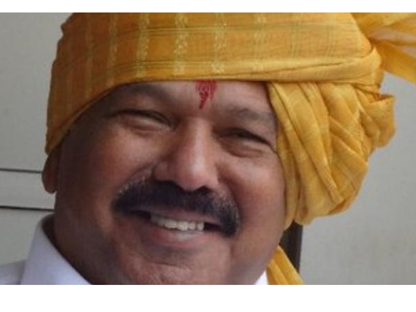 ഫഡ്നാവിസിന്റെ ചിത്രം