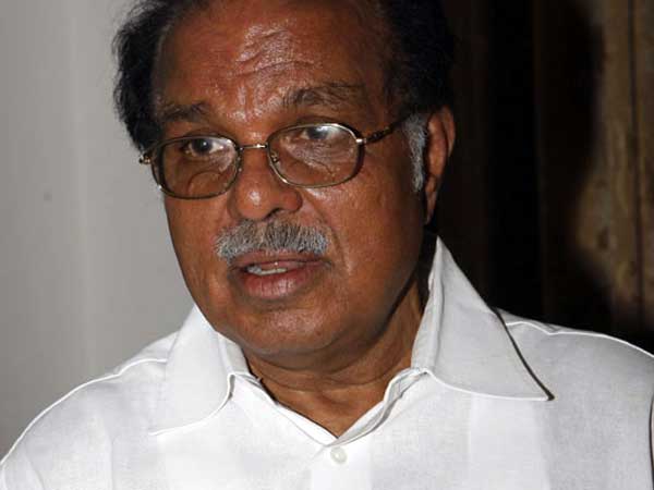 പിജെ കുര്യനെ ഉന്നം