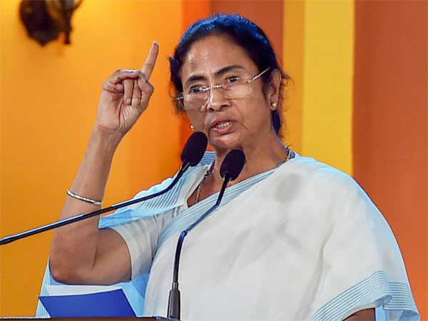 നേതാക്കളെ ചോർത്തുന്നു