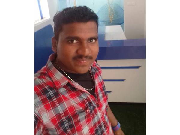 കായല് തീരത്തെത്തിച്ച് മര്ദിച്ചു