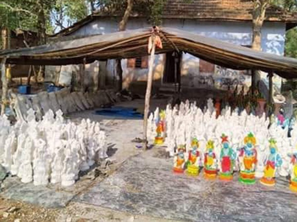 പ്രതിമകളുണ്ടാക്കുന്നവര്