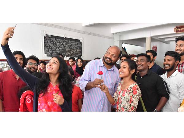 കോളേജിലെത്തി പ്രചാരണം