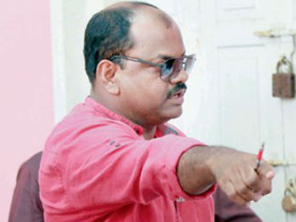 40 ഗുണ്ടകള്ക്കൊപ്പം