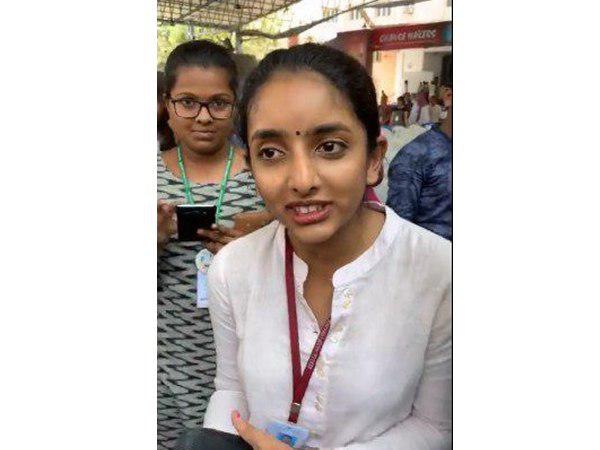 സെല്ഫിയെടുത്ത് രാഹുല്