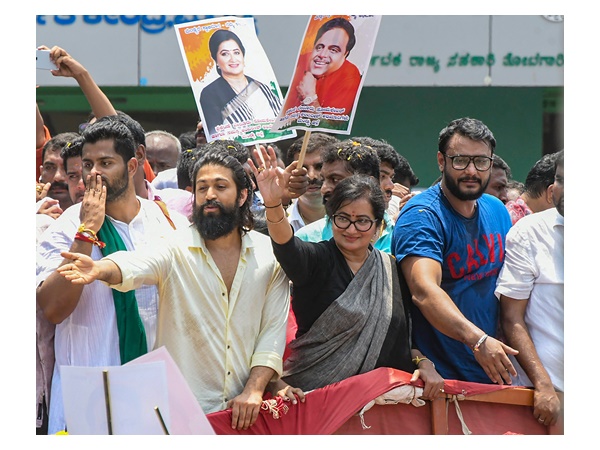 നിഖിലിനെതിരെയും പ്രതിഷേധം