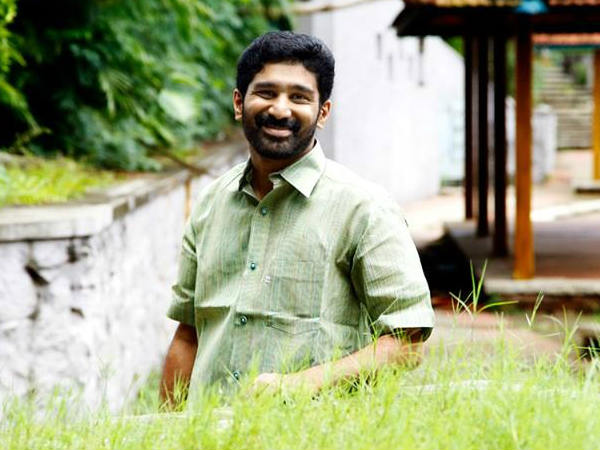 ഖദറിട്ട ചില അകം കറുത്തവർ