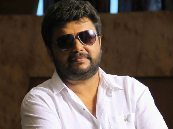 ആട്ടിൻ തോലിട്ട ചെന്നായ്