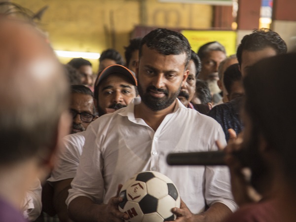 സിപിഎം വിട്ട് വരാനുണ്ടായ കാരണങ്ങള്? ഒരു മുന് സിപിഎം പ്രവര്ത്തകന് എന്ന നിലയില് പ്രചരണ പ്രവര്ത്തനങ്ങള്ക്ക് പാര്ട്ടി പ്രവര്ത്തകരില് നിന്നും വല്ല തടസ്സങ്ങളുമുണ്ടായോ?