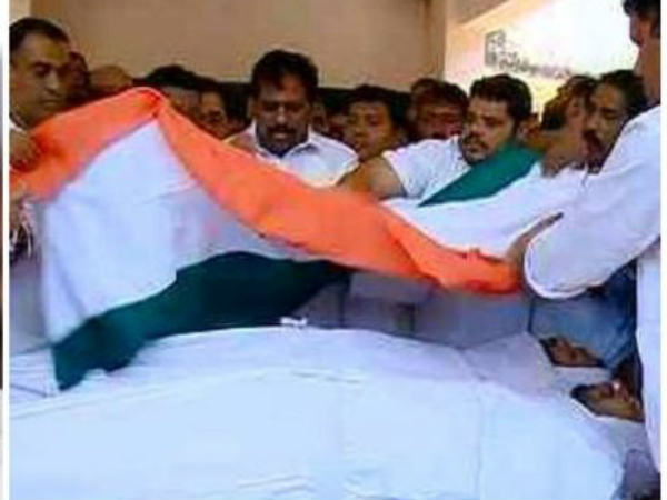 ടാര്പോളിന് വിരിച്ച്