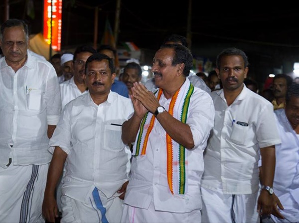 സ്ഥലക്കച്ചവടം ഇല്ല, ബിസിനസ് അറിയില്ല