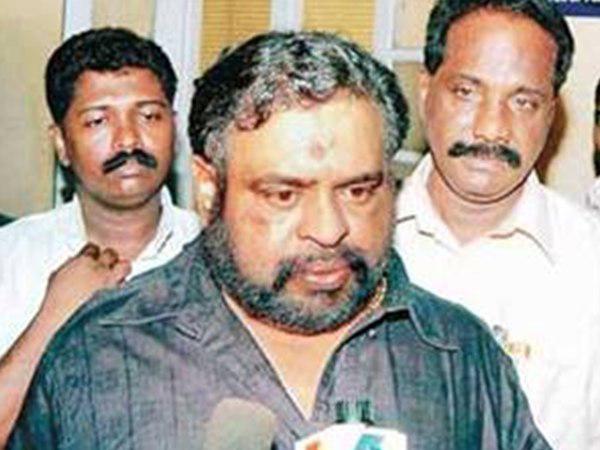 വിവാദ നായകൻ