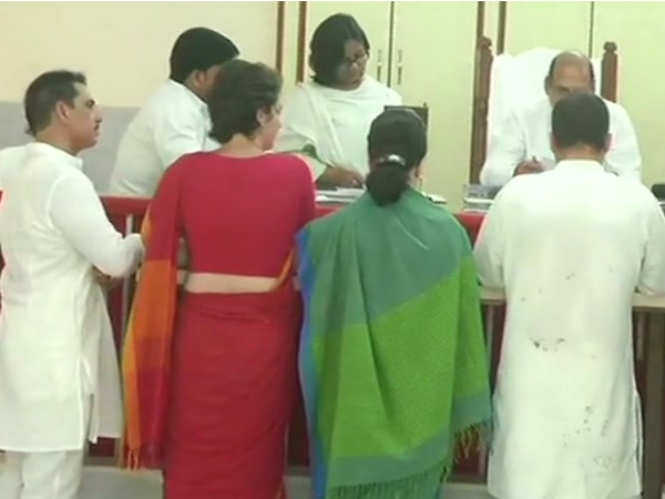 കുടുംബത്തോടൊപ്പം