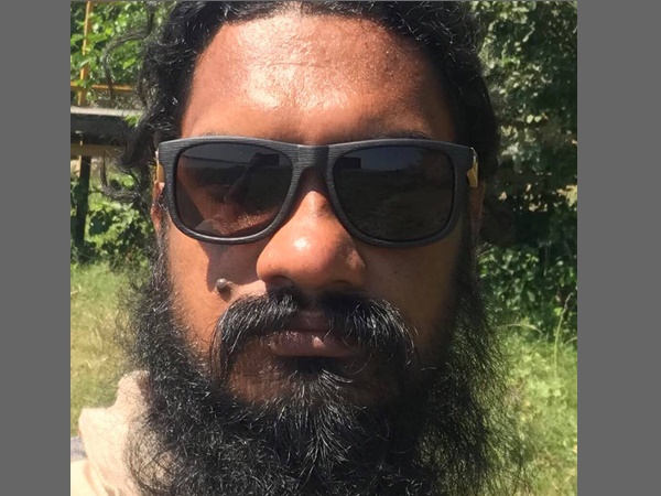 ഹിന്ദുതീവ്രവാദികളിൽ നിന്ന്