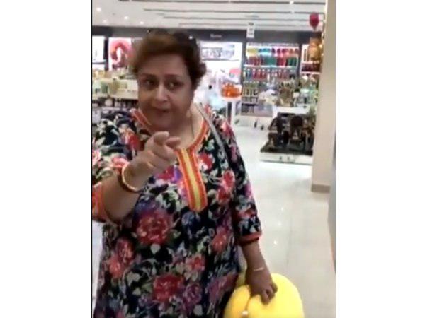പെൺകുട്ടികൾക്ക് ശകാരം