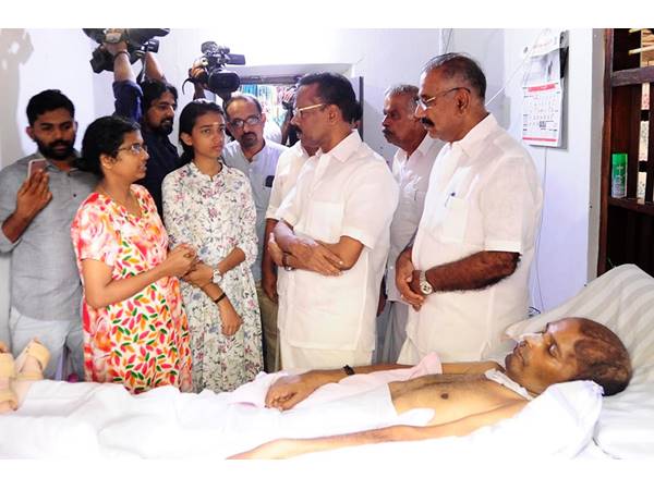 മാധ്യമപ്രവര്ത്തകുടെ ഗ്രൂപ്പ്