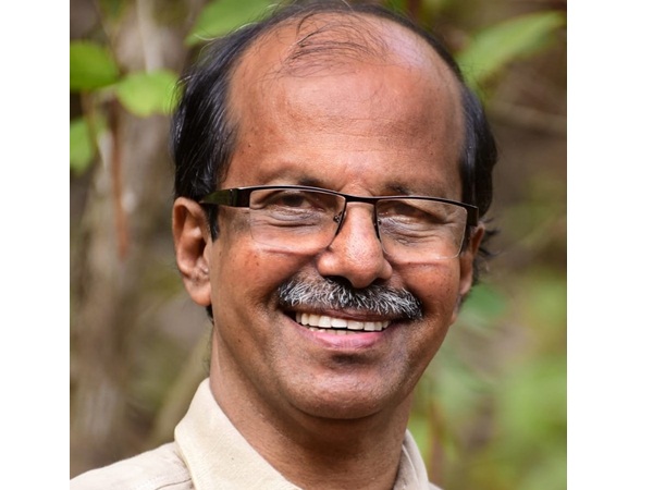 ശക്തികേന്ദ്രങ്ങളില് ചോര്ച്ച