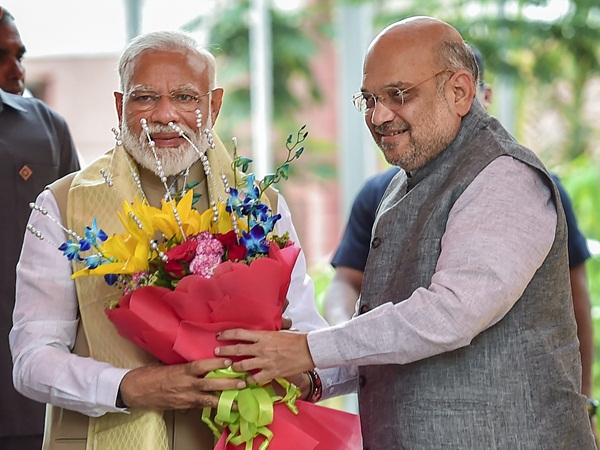 ഗ്രാമങ്ങളിലും പട്ടണങ്ങളിലും എല്ലായിടത്തും
