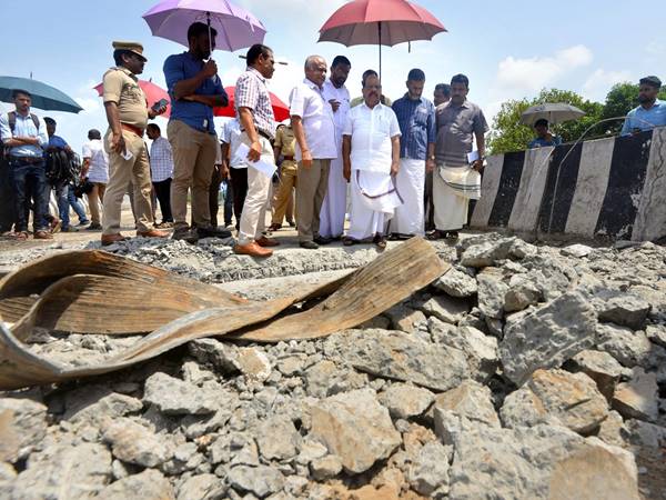 ഉദ്യോഗസ്ഥരില് നിന്ന് മൊഴിയെടുപ്പ്