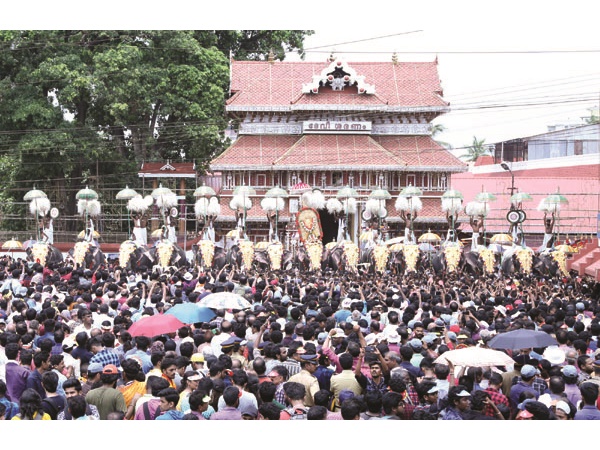 ഉത്സവം മൂന്ന് വിധം