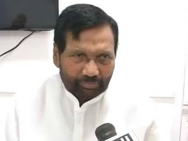 മോദിക്കൊപ്പം കൈകോര്ത്തു
