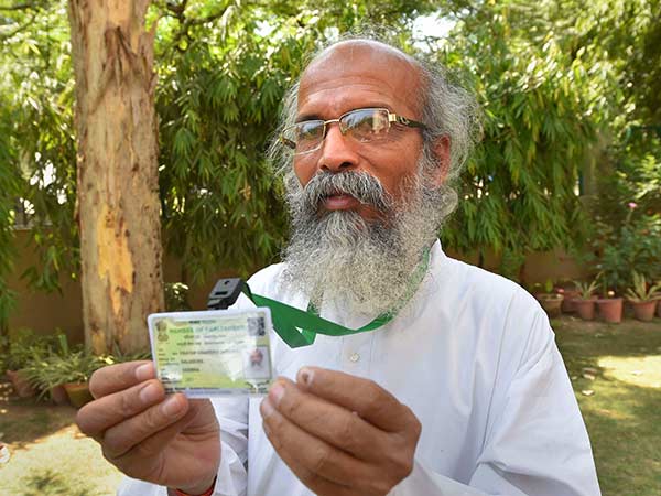 വിഎച്ച്പി നേതാവായിരുന്നു