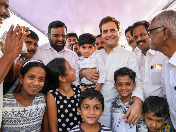 ചേർത്ത് നിർത്തി വയനാട്
