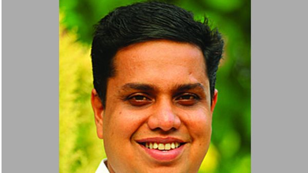 ഉന്നത നേതാക്കളുമായി അടുത്ത ബന്ധം