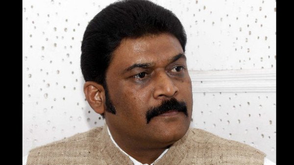 കൂടുതല് എംഎല്എമാര്