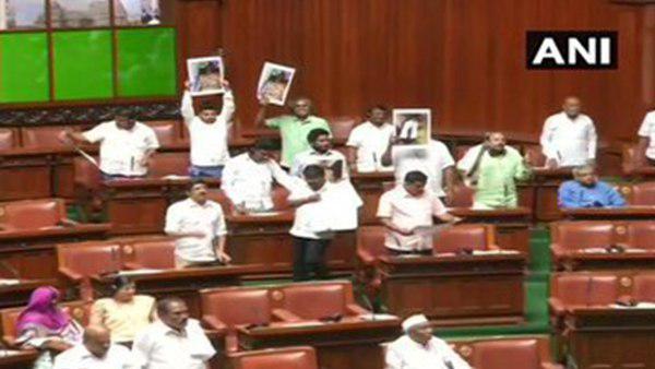 രാജിക്കാര്യത്തില് നടപടിയെടുക്കണം